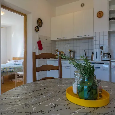 Vukelic Apartment *